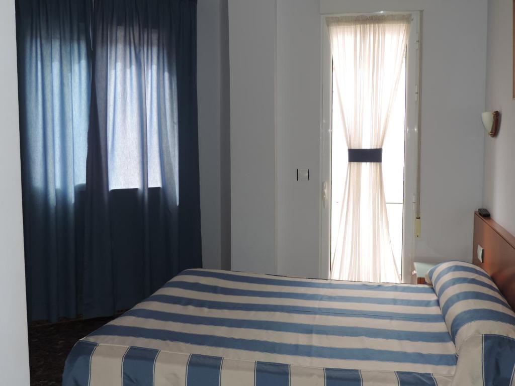 Hotel Costa San Antonio Кульера Экстерьер фото