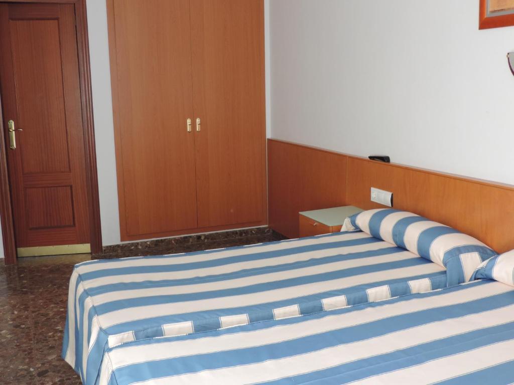 Hotel Costa San Antonio Кульера Экстерьер фото