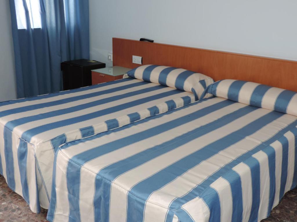 Hotel Costa San Antonio Кульера Экстерьер фото