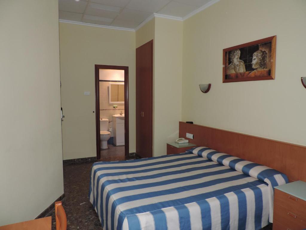 Hotel Costa San Antonio Кульера Экстерьер фото